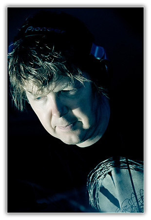 John Digweed - Transitions 358 (Guest Mix Piemont) (08-07-2011)