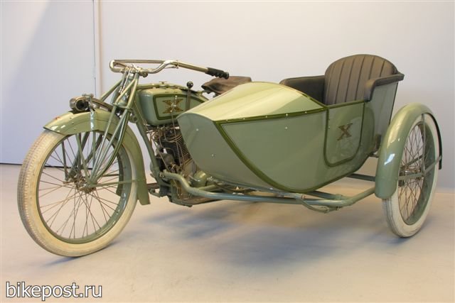 Старинный мотоцикл Excelsior Series 18 1915