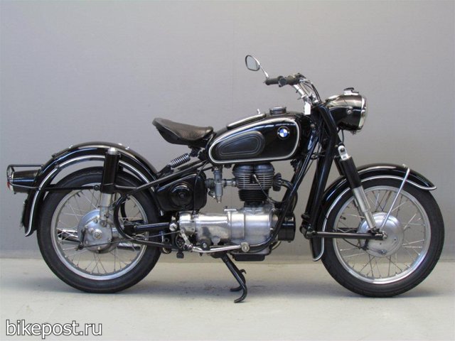 Ретро мотоцикл BMW R26 1956