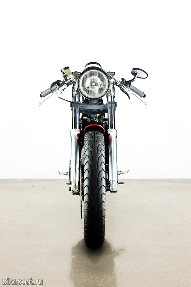 Мотоцикла Yamaha SR500 Cafe Racer