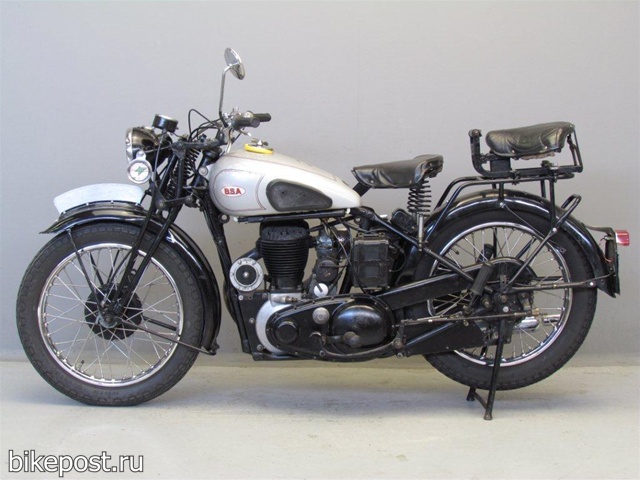 Старинный мотоцикл BSA M21 1939