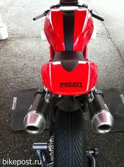 Спортбайк Ducati Monster Desmosedici