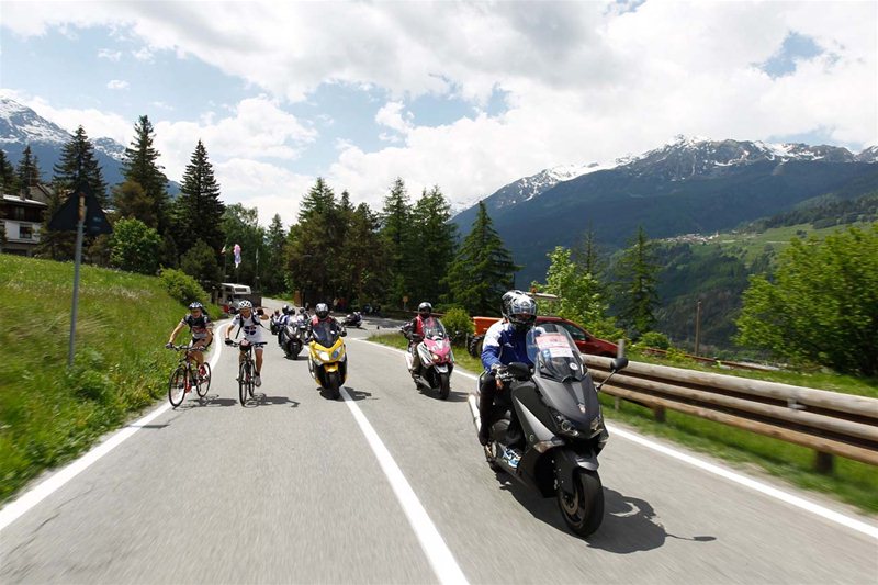 Пробег владельцев  Yamaha TMAX на велогонках Джиро д&#39;Италия