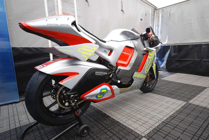 Гоночный электроцикл MotoCzysz E1pc 2012
