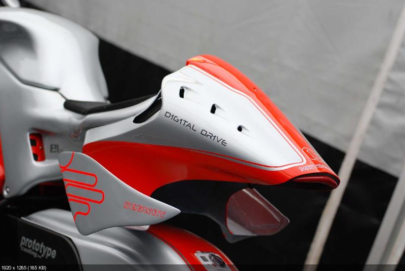 Фотографии гоночного электроцикла MotoCzysz E1pc 2012